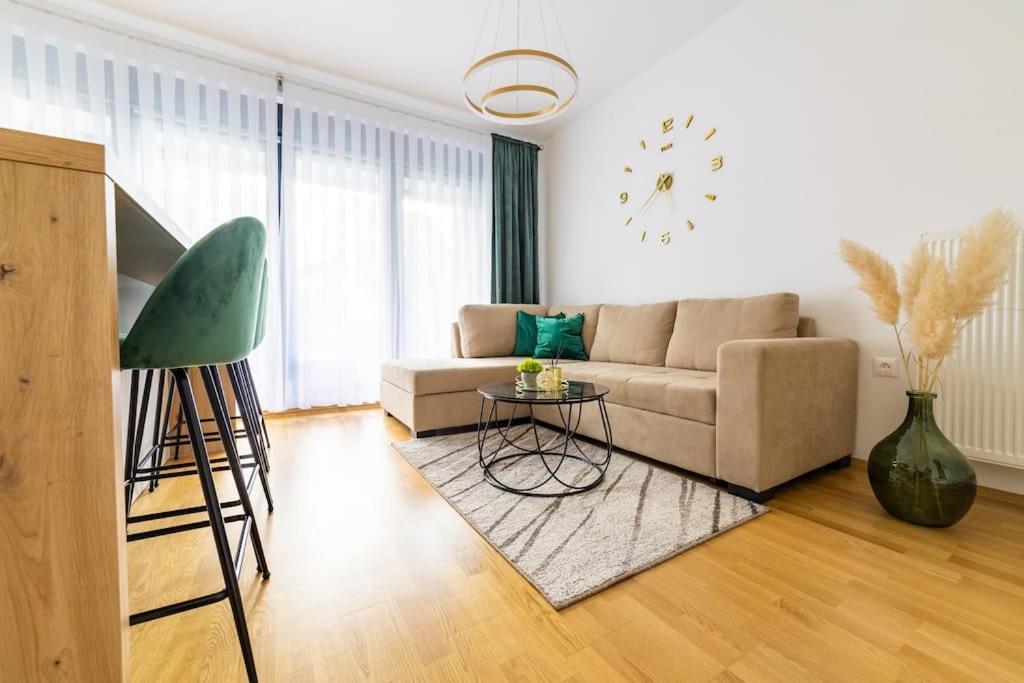 Apartman Lux Self Check-In Virovitica Exteriör bild