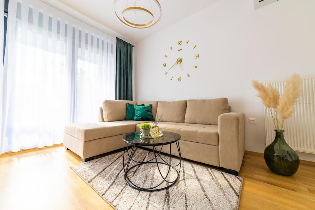 Apartman Lux Self Check-In Virovitica Exteriör bild