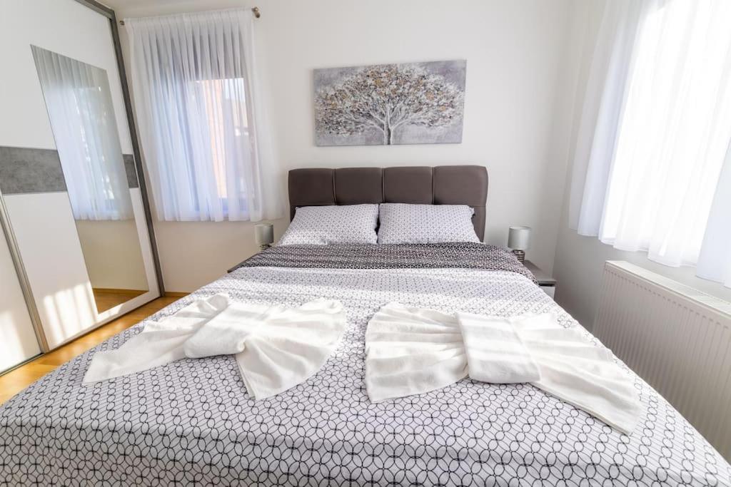 Apartman Lux Self Check-In Virovitica Exteriör bild