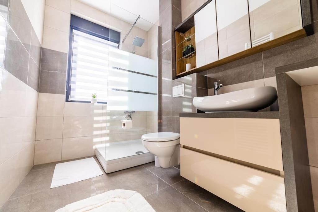 Apartman Lux Self Check-In Virovitica Exteriör bild