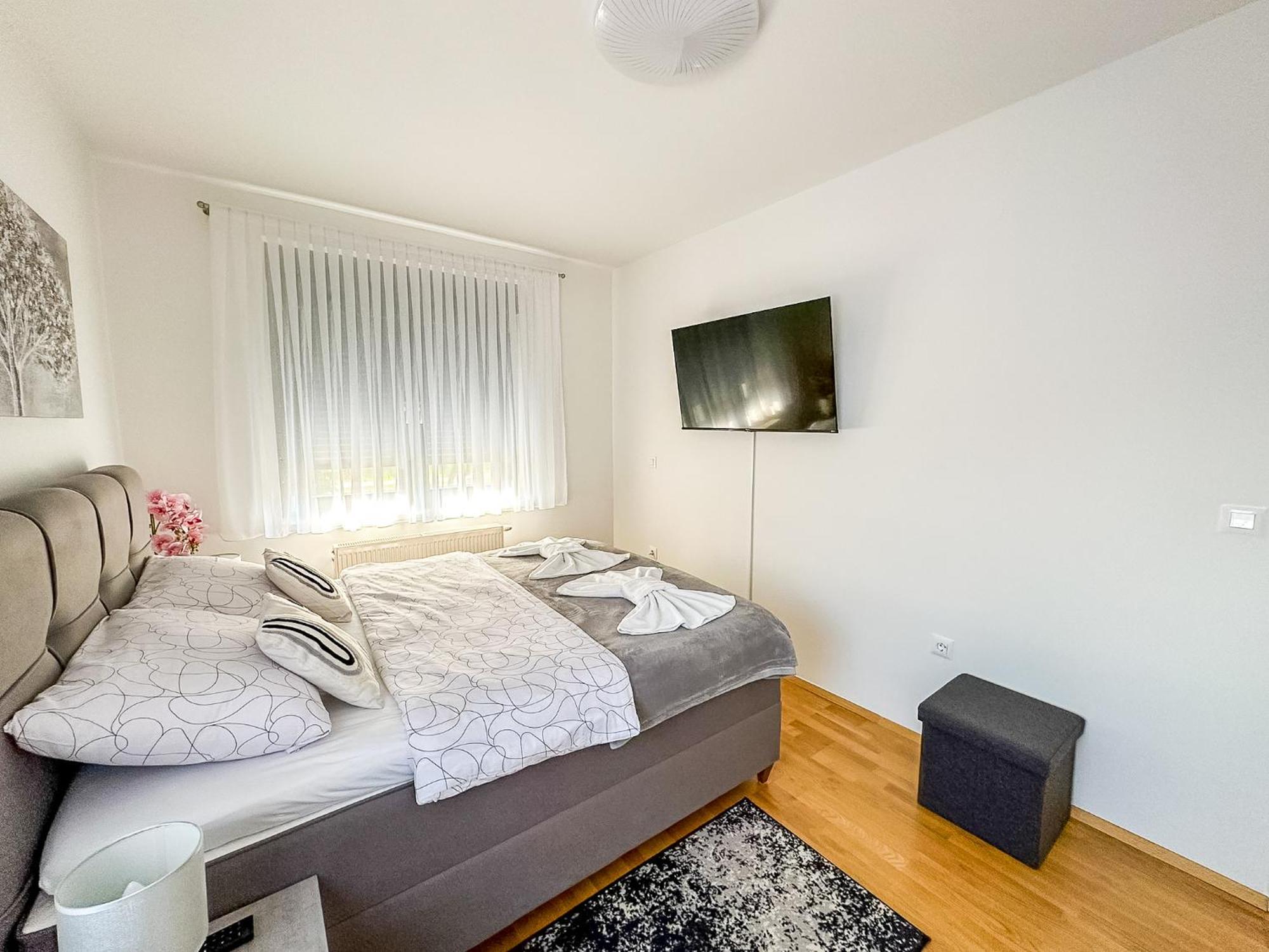 Apartman Lux Self Check-In Virovitica Exteriör bild